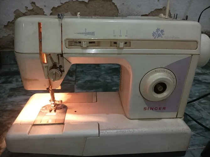 MÁQUINA DE COSTURA SINGER