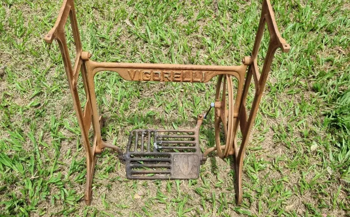 Pé Máquina de Costura - Antigo Marca Vigorelli
