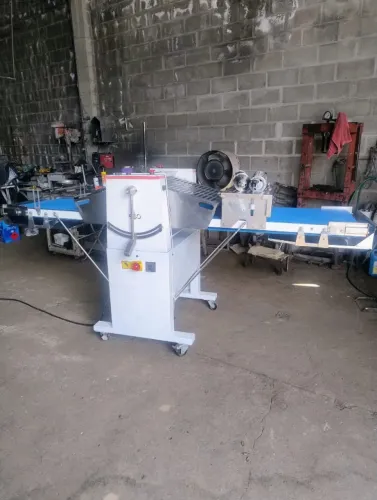 LAMINADORA DE MASSAS FOLHADAS ECO 