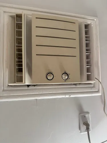 AR CONDICIONADO DE JANELA 10.000 BTU REFORMADO RECENTEMENTE.