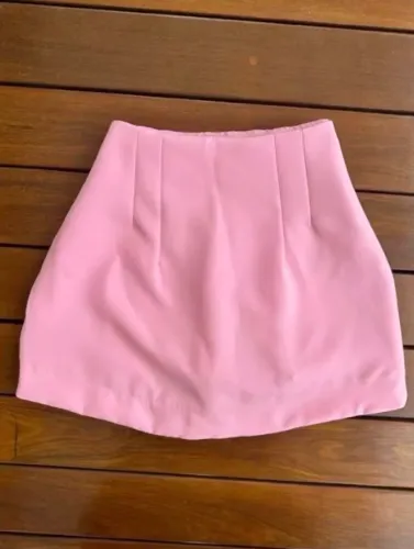 Saia alfaiataria rosa
