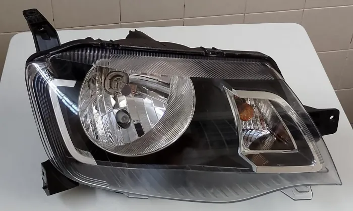 Farol Renault kwid Original lado esquerdo.<br>Valor $ 400.00 Reais