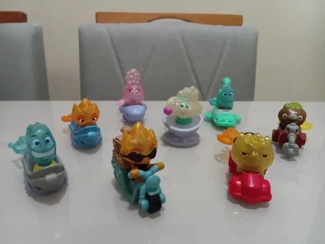 coleção completa mc donalds do filme Elementos da Disney e Pixar