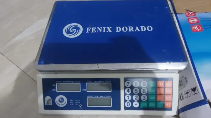 Vendo essa balança ela n imprime etiquetas so pesa 