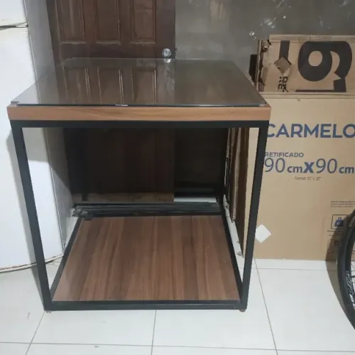 Mesa que serve pra padaria ,lojas  pode ser usada com 2 altura para expor mesa pra varanda