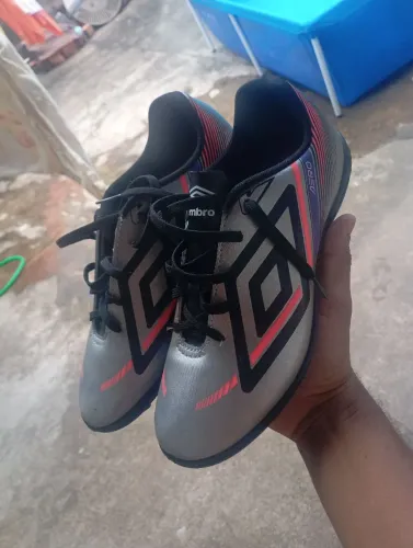Chuteira society umbro