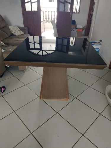 Mesa de jantar quadrada 1x1 com 4 cadeiras