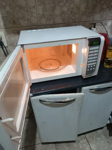 Microondas Electroluxs 30 litros ótimo estado funciona perfeitamente
