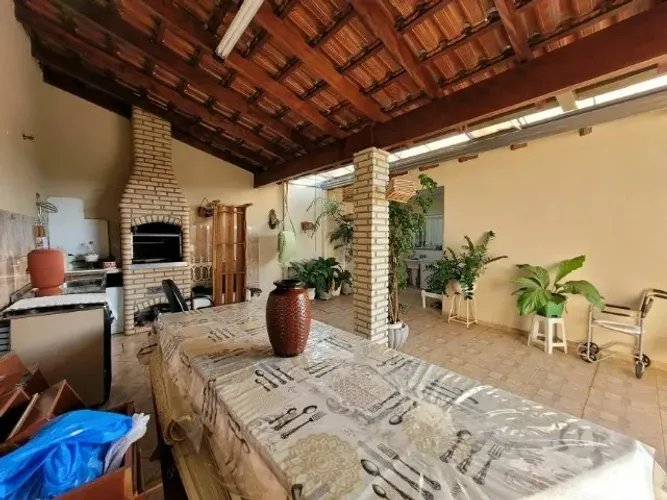 Casa com 3 Quartos e 2 banheiros à Venda, 150 m² 