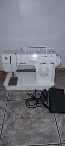 Maquina de costurar Singer