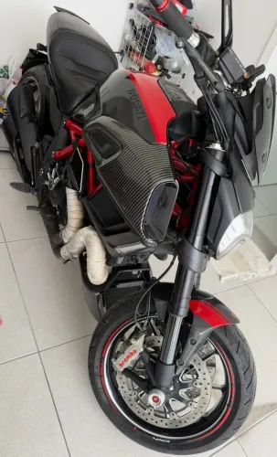 DUCATI DIAVEL CARBON 1200CC 2015
