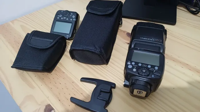 Kit Iluminação Yongnuo: Flash YN600EX-RT II + Rádio Transmissor YN-E3-RT