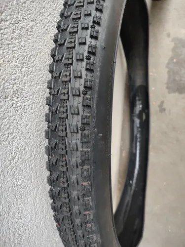 Par de pneus aro 29 - 29 x 2,25 - 60 PSI Novos