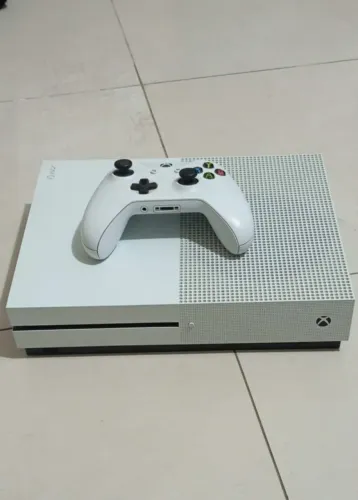Xbox One S + Controle