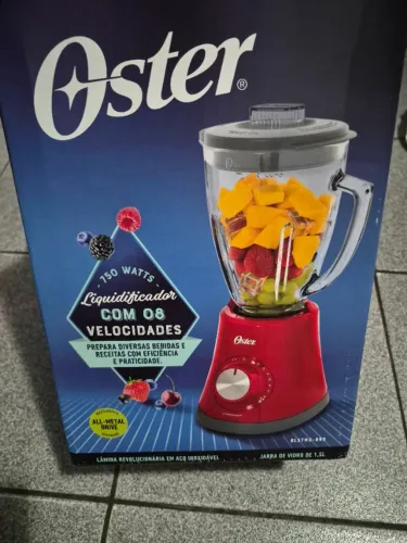 Liquidificador Oster com 8 velocidades e jarro de vidro 1,5 L