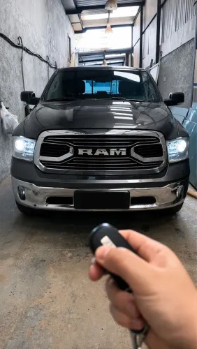 Ram Classic Laramie 5.7 V8 16V Gasolina 4X4 Aut. 2023