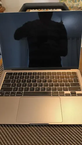Macbook m3 air 8g ram