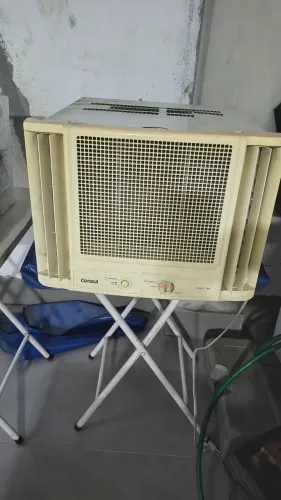 Ar condicionado de janela.