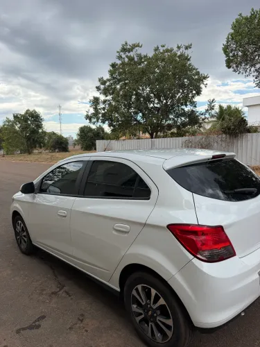 Chevrolet Onix Hatch LTZ 1.4 8V Flex Power Aut. 4P 2016