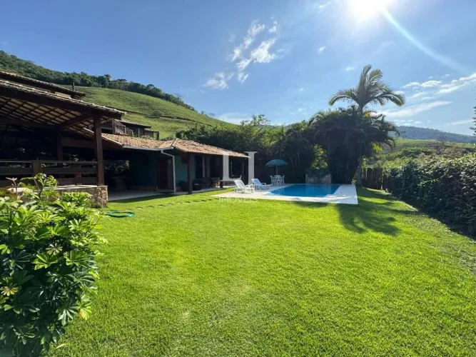 Casa com 3 dormitórios à venda, 240 m² por R$ 1.100.000 - Secretário - Petrópolis/RJ