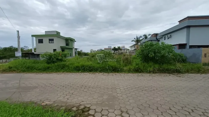 Terreno de 720m² (24X30), financiável, zoneamento ARM-3.5, no Carianos - Florianópolis/SC