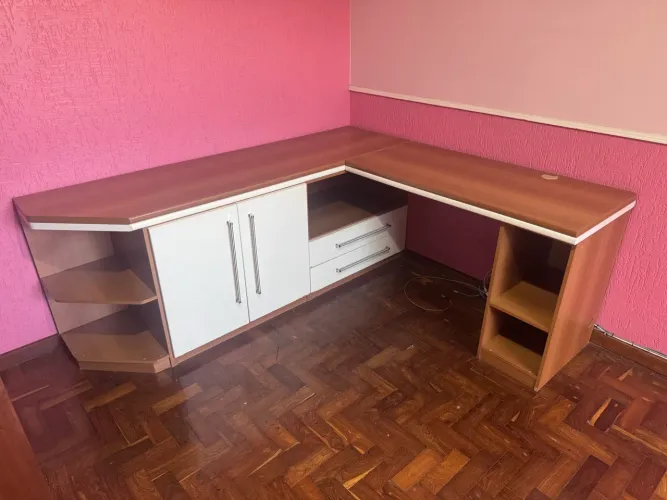 Mesa escritório em L
