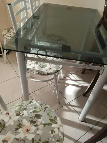 Mesa tubular com cadeiras estofadas - ótimo estado