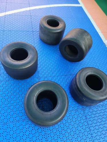Kit 5 Pneus de kart usado (ideal p/ decoração ou recreação infantil)