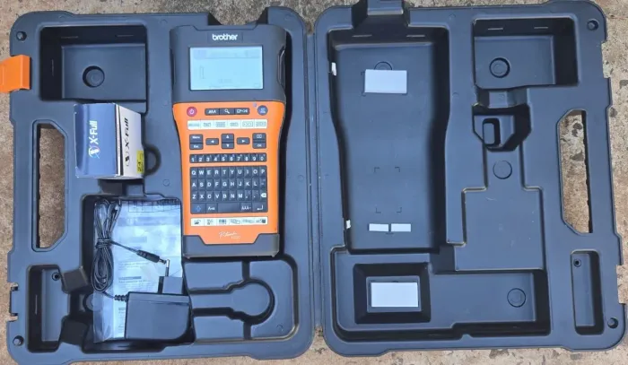 Rotuladora eletrônica industrial Brother P-touch E500
