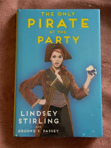 Livro Lindsey Stirling The Only Pirate at the Party (Lacrado)