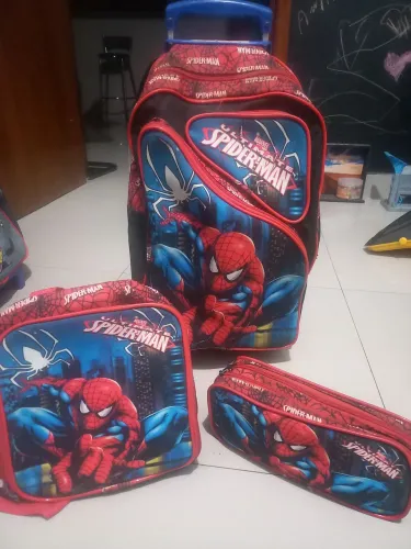 Kit mochila infantil com rodinhas