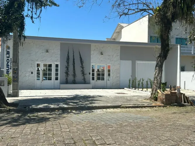 Vendo casa com salas comercias planas na Rua Urussanga no Bucarein - Joinville - SC