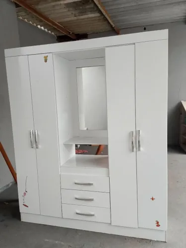 Vendo guarda roupa usado bem conservado entrega e montagem grátis
