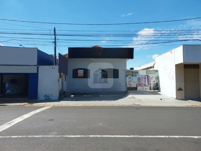 Comercial Casa Comercial em Uberlândia