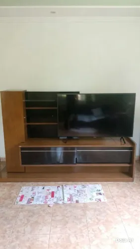 Estante Completa para TV em Perfeito Estado!