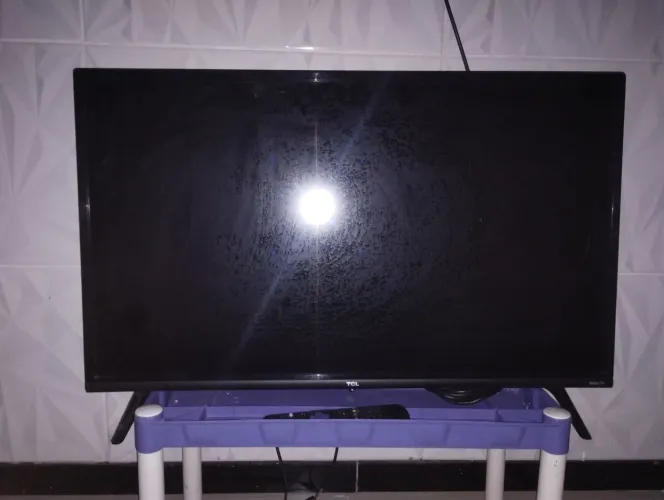 Vendo essa tv, está em ótimo estado, eu sou o único dono, chama no ZAP *76