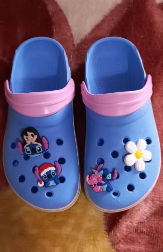 Vende-se crocs stitch!