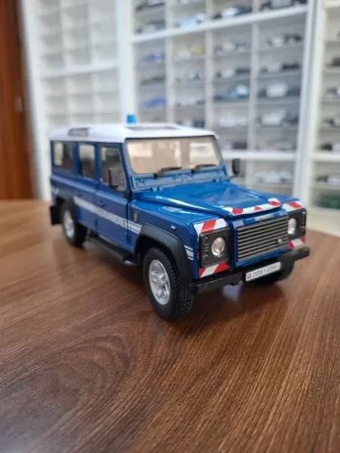 Miniatura Police 1/24 Land Rover Defender 110 Sw Gendarmerie França