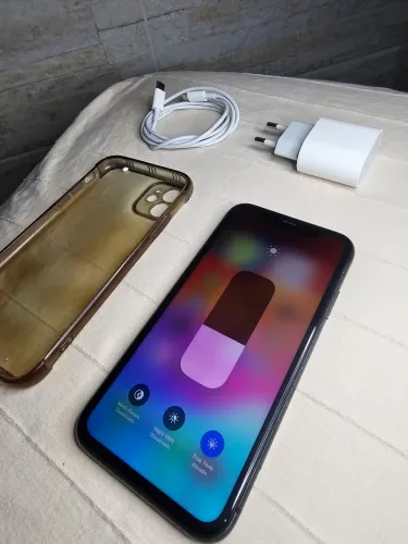 ACEITO OFERTA - VENDO/TROCO IPHONE 11 64GB TODO ORIGINAL NUNCA ABERTO (CASE, CABO E FONTE)