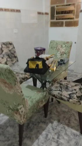 Tenho 4cadeira de janta