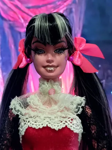 Barbie monster high Draculaura