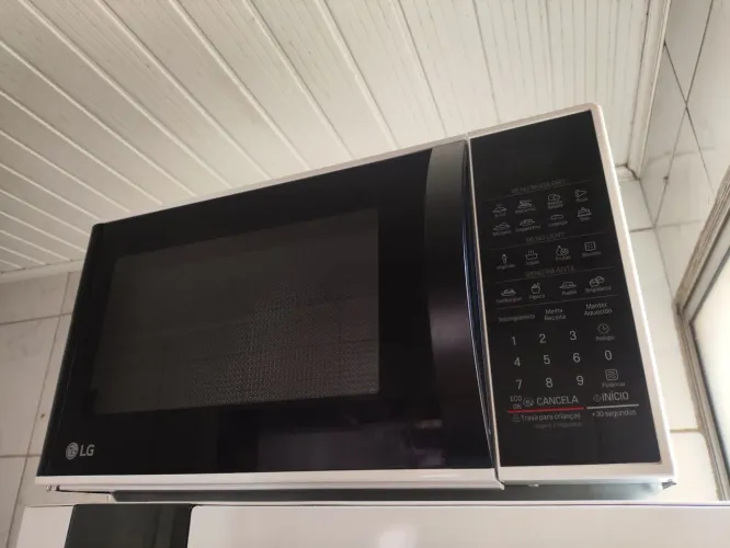 Micro-ondas LG Eco 30 Litros - Grande Capacidade - Ótimo Estado