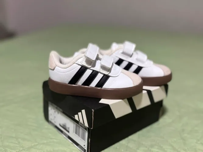 Tênis adidas baby
