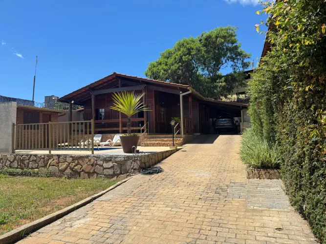Casa com Piscina | 3 Quartos (2 Suítes) | Lote 360 m² | Matozinhos/MG