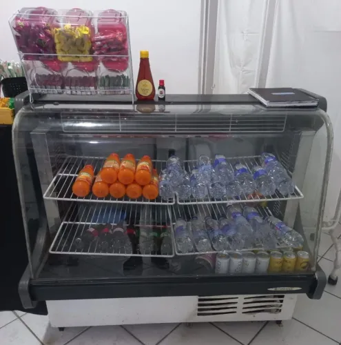 Repositor de bolo refrigerado