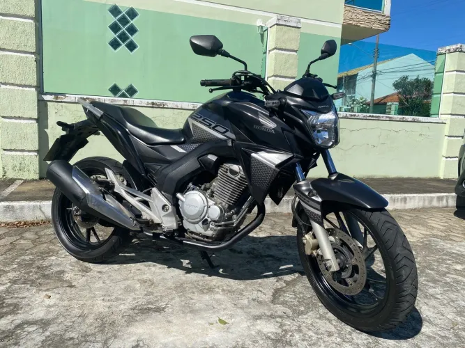 Honda CB 250 Twister vendo ou troco