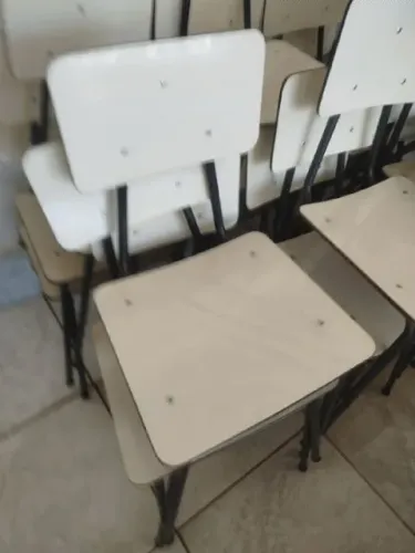 Cadeiras escolares
