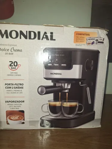 Na caixa Cafeteira expresso mondial dolce crema 