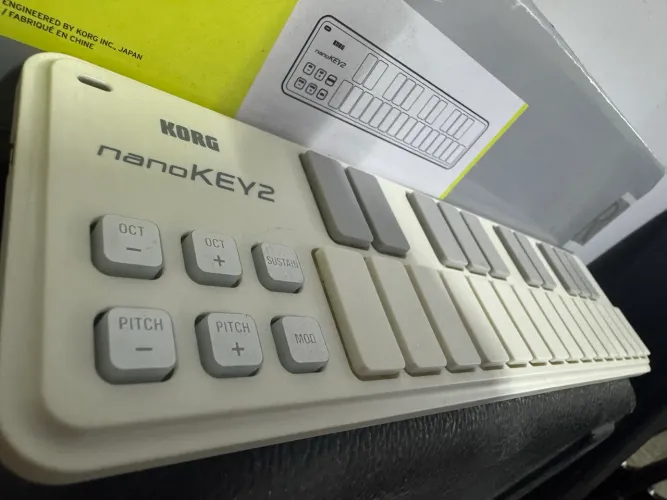 Korg, Controlador midi de 25 teclas NANOKEY2