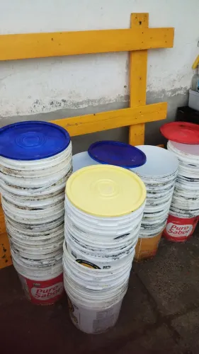 Baldes de 15kg com tampa(leia todo o anúncio)